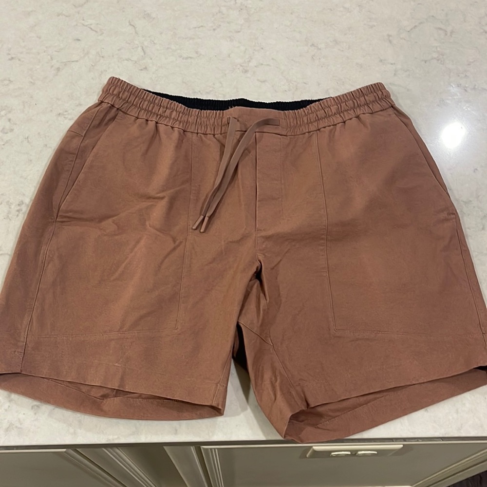 Lululemon bowline 8” burnt orangish color xl